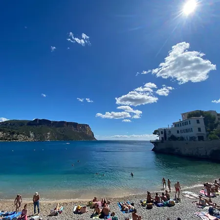 Au Bord De L'eau Climatise Avec Terrasse Et Vue A 40m De La *